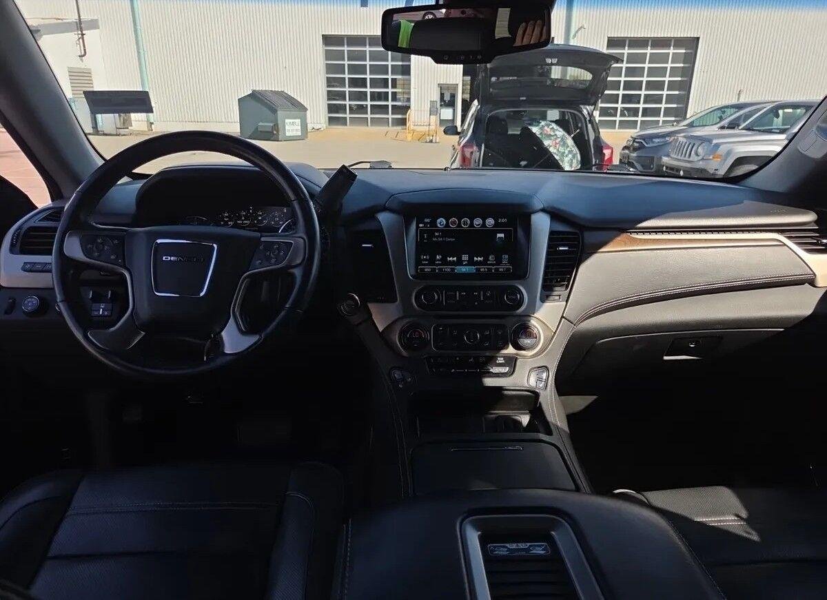 Used 2019 Onyx Black GMC Denali image 7