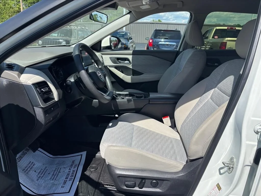 Used 2023 White Nissan SV image 11