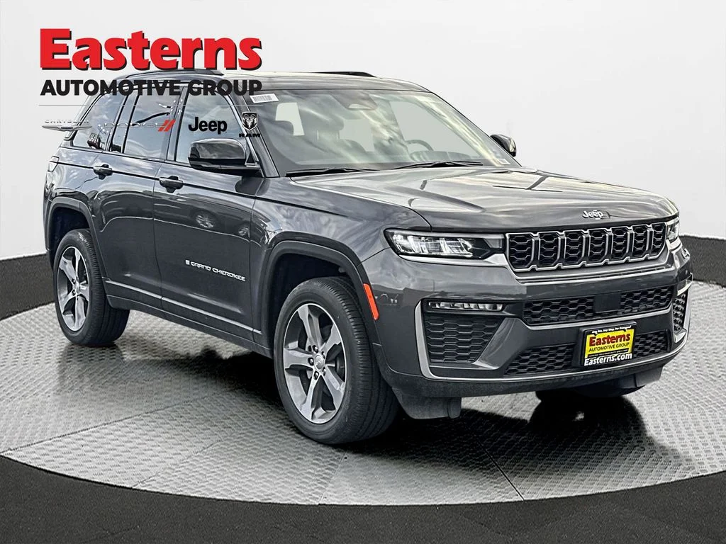 New 2026 Baltic Gray Metallic Clear-Coat Exterior Paint Jeep Limited image 4