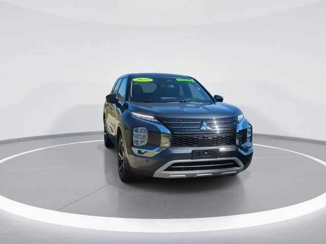 Used 2024  Mitsubishi SE Black Edition image 2