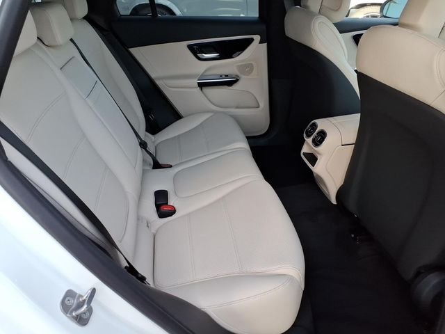 New 2027 White Mercedes-Benz GLC 300 image 20