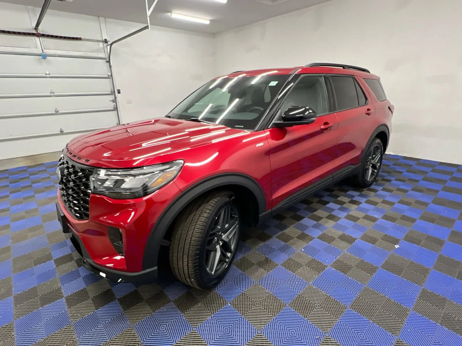New 2026 Rapid Red Metallic Tinted Clearcoat Ford ST-Line image 3
