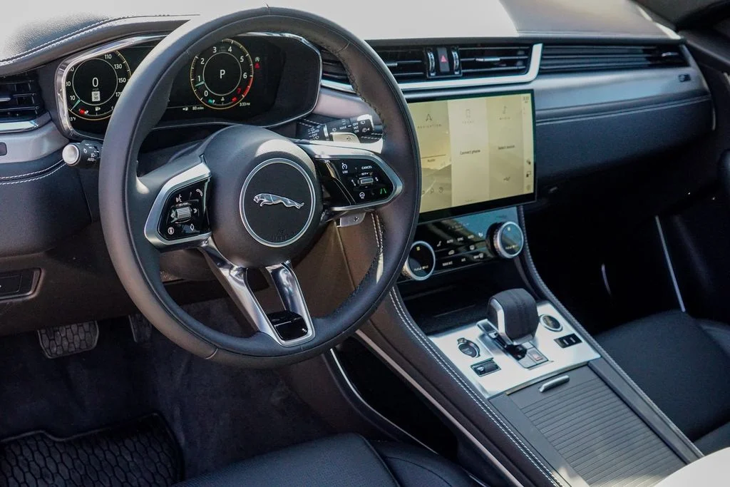 2026 Jaguar F-Pace R-Dynamic S - Photo 13