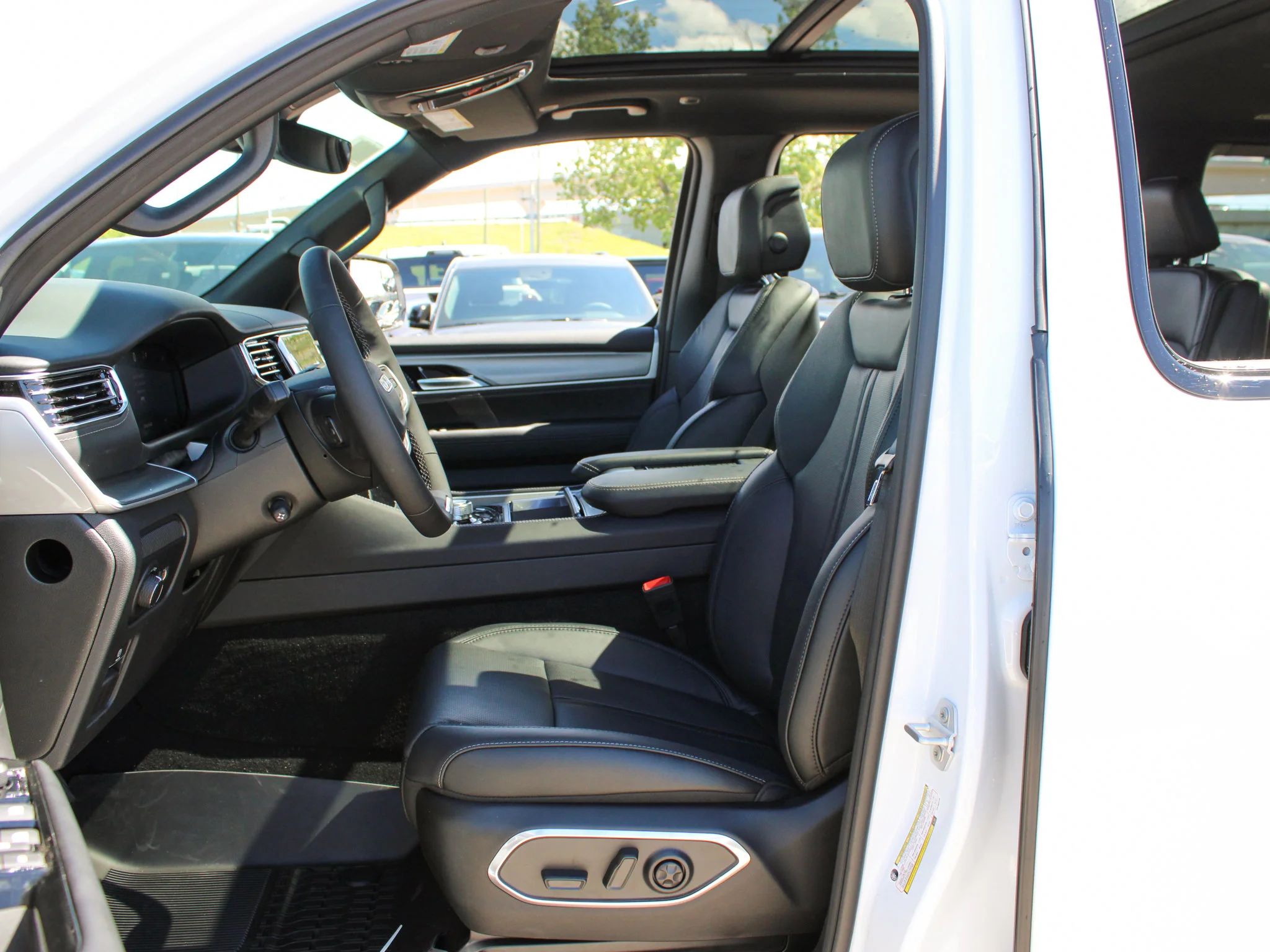 Used 2026 White Jeep Limited Reserve* image 9