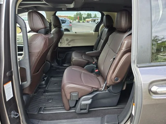2023 Toyota Sienna Platinum - Photo 11