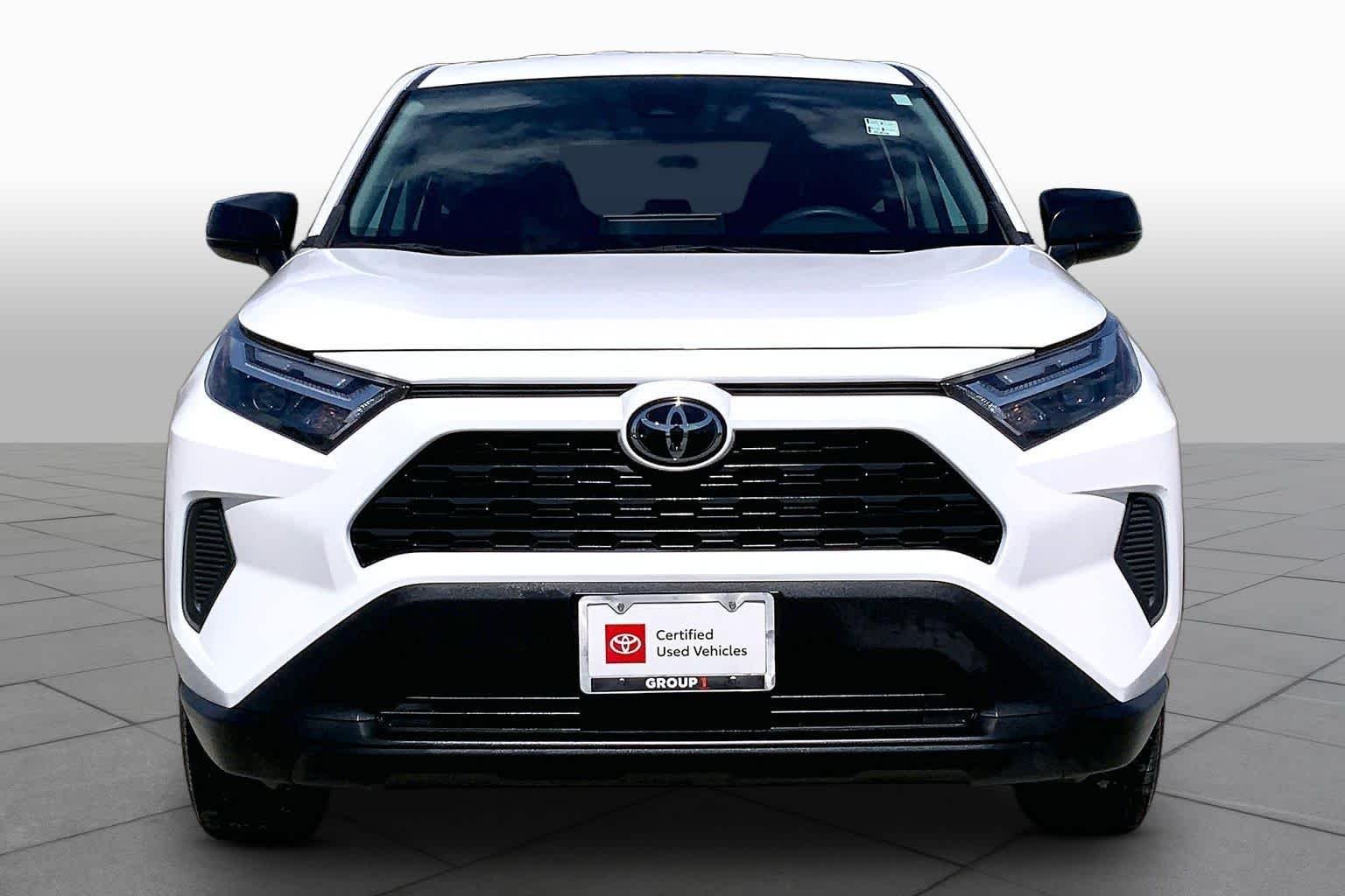 Used 2023 Ice Cap Toyota LE image 4