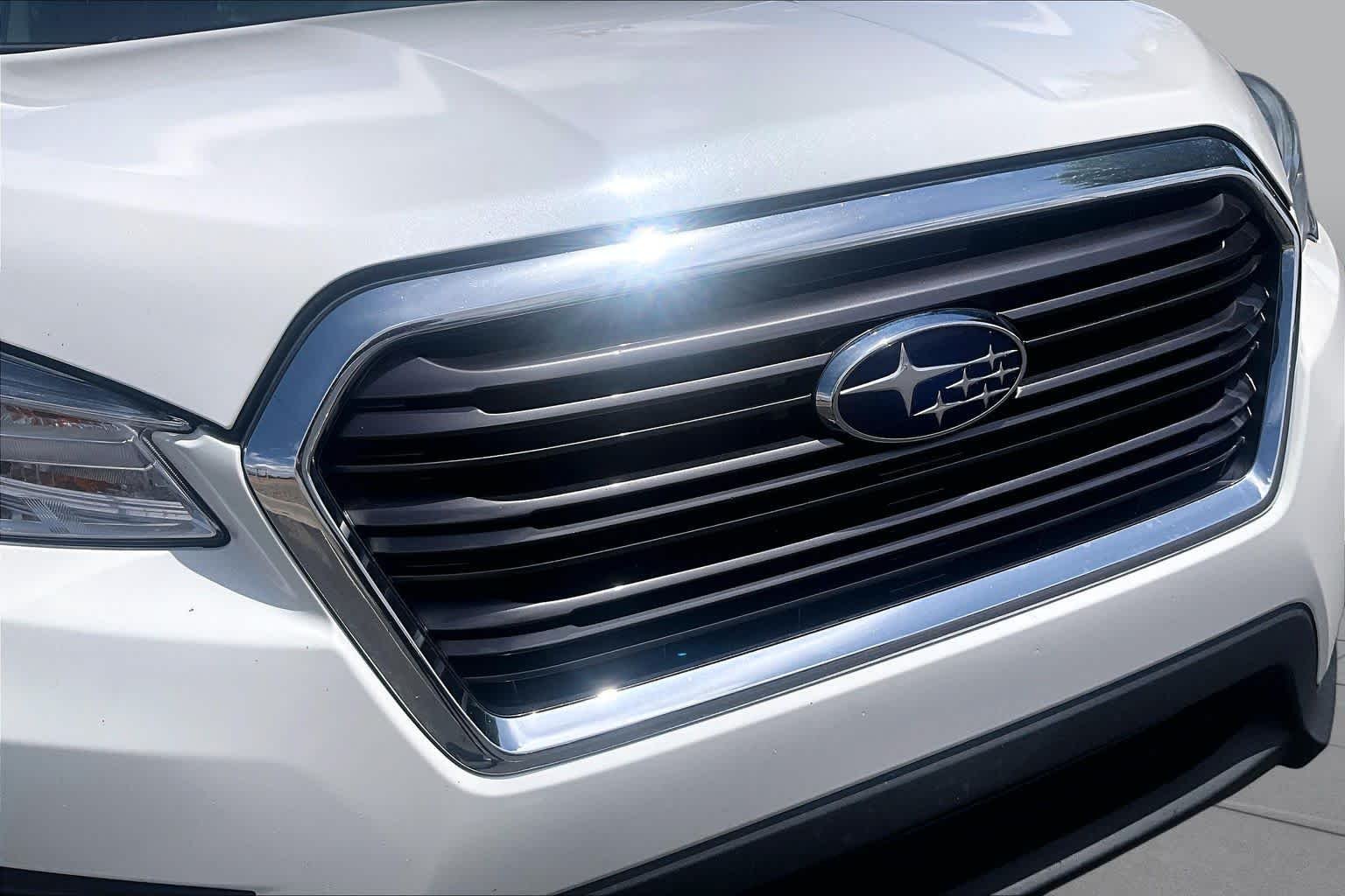 Used 2020 Crystal White Pearl Subaru Limited image 32