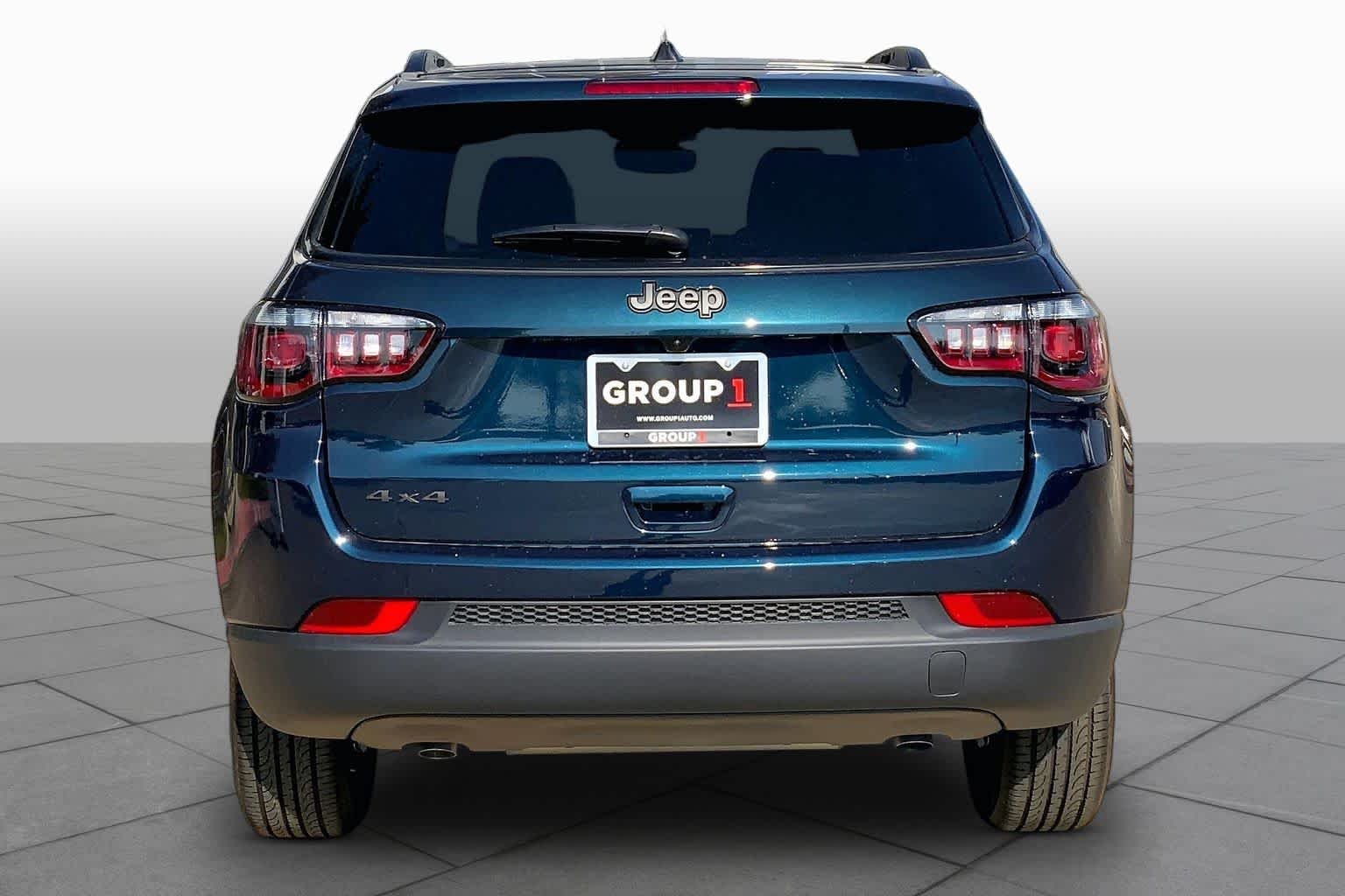 New 2026 Fathom Blue Pearl Coat Jeep Latitude Altitude image 4