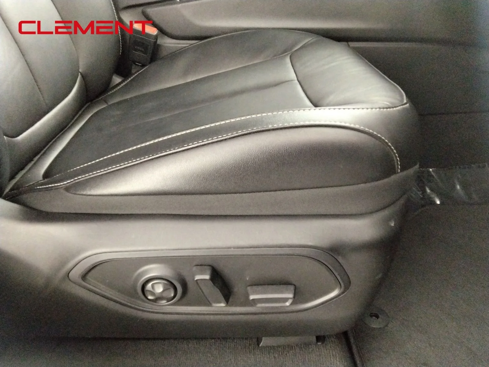 Used 2022 Black Jeep 4xe image 34
