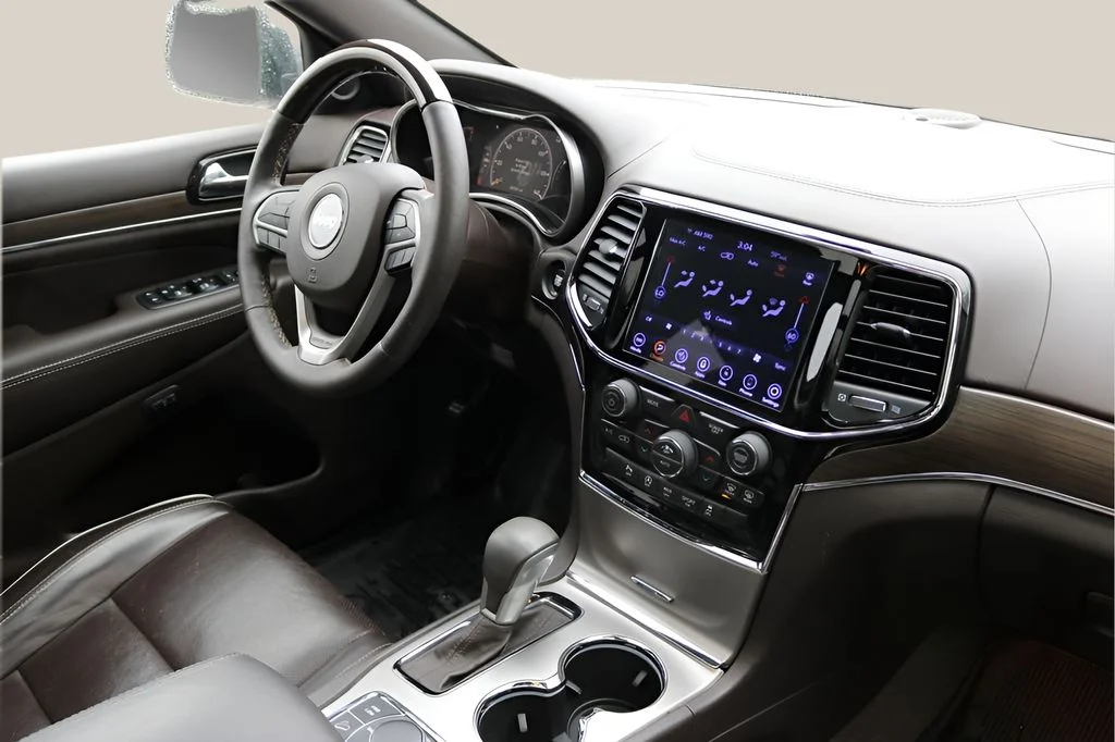 Used 2019 Off-white Jeep Overland image 20