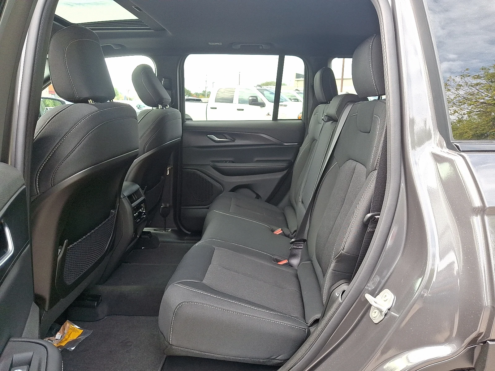 New 2025 Baltic Gray Metallic Clear-Coat Exterior Paint Jeep Laredo X image 11