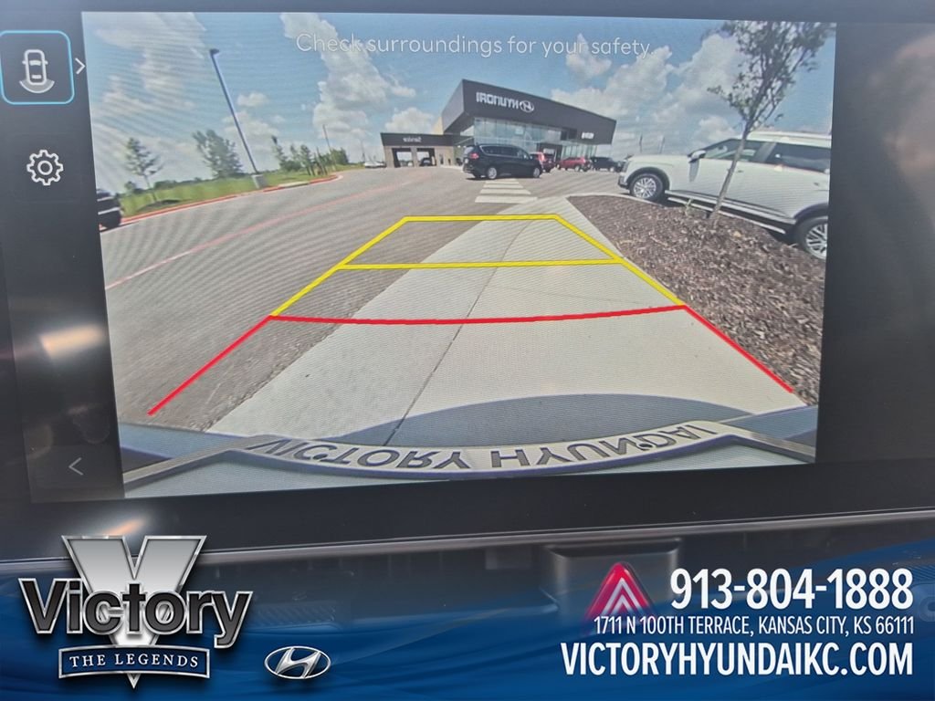 Used 2025 Green Hyundai SE image 20
