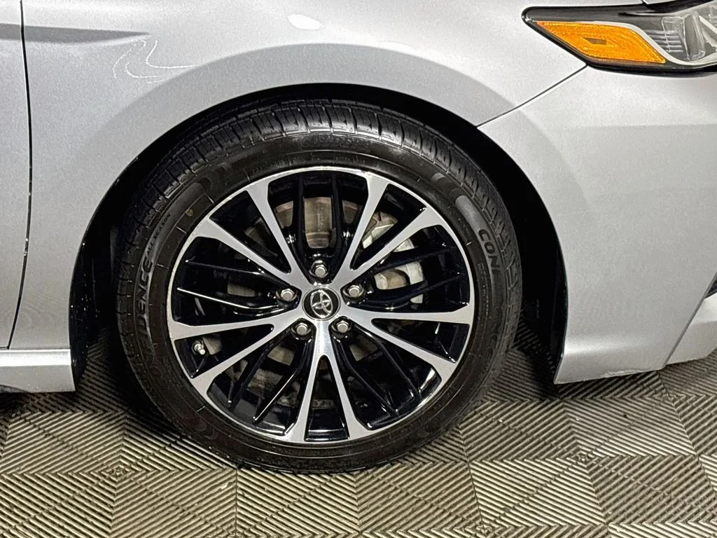 Used 2018 Silver Toyota SE image 23