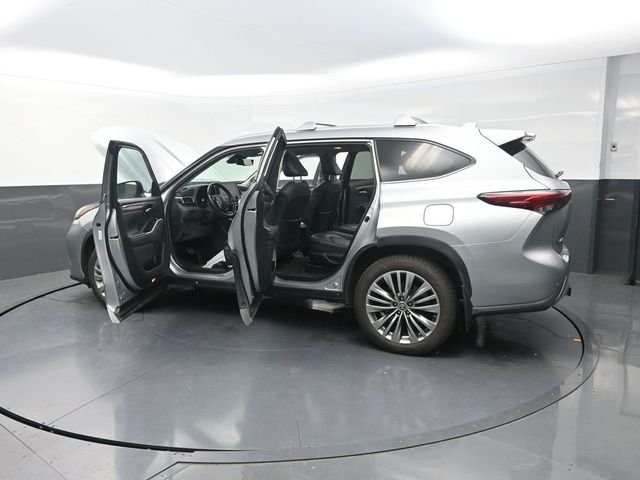 Used 2021 Silver Toyota Platinum image 43