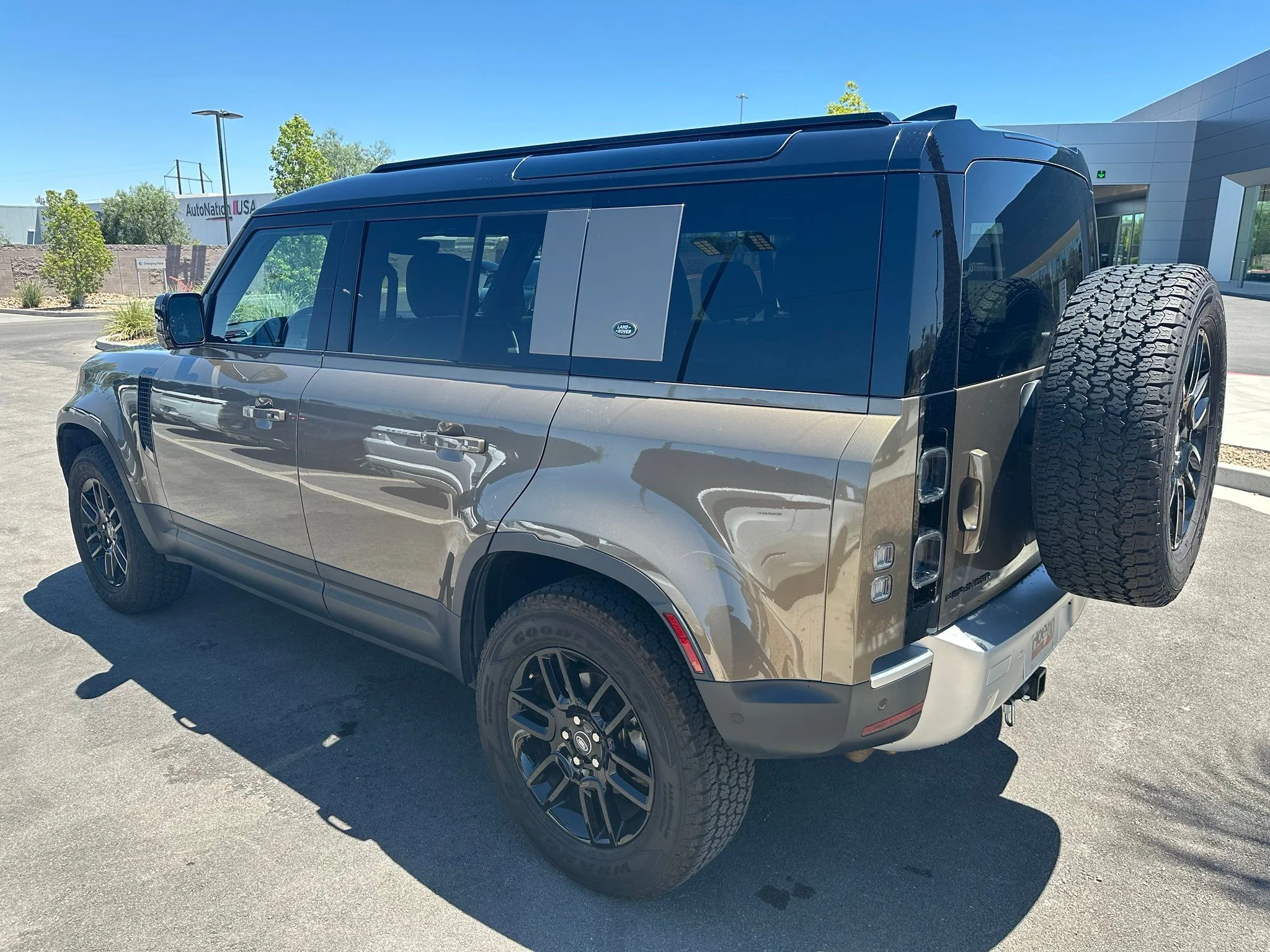 Used 2023 Gondwana Stone Metallic Land Rover S image 12