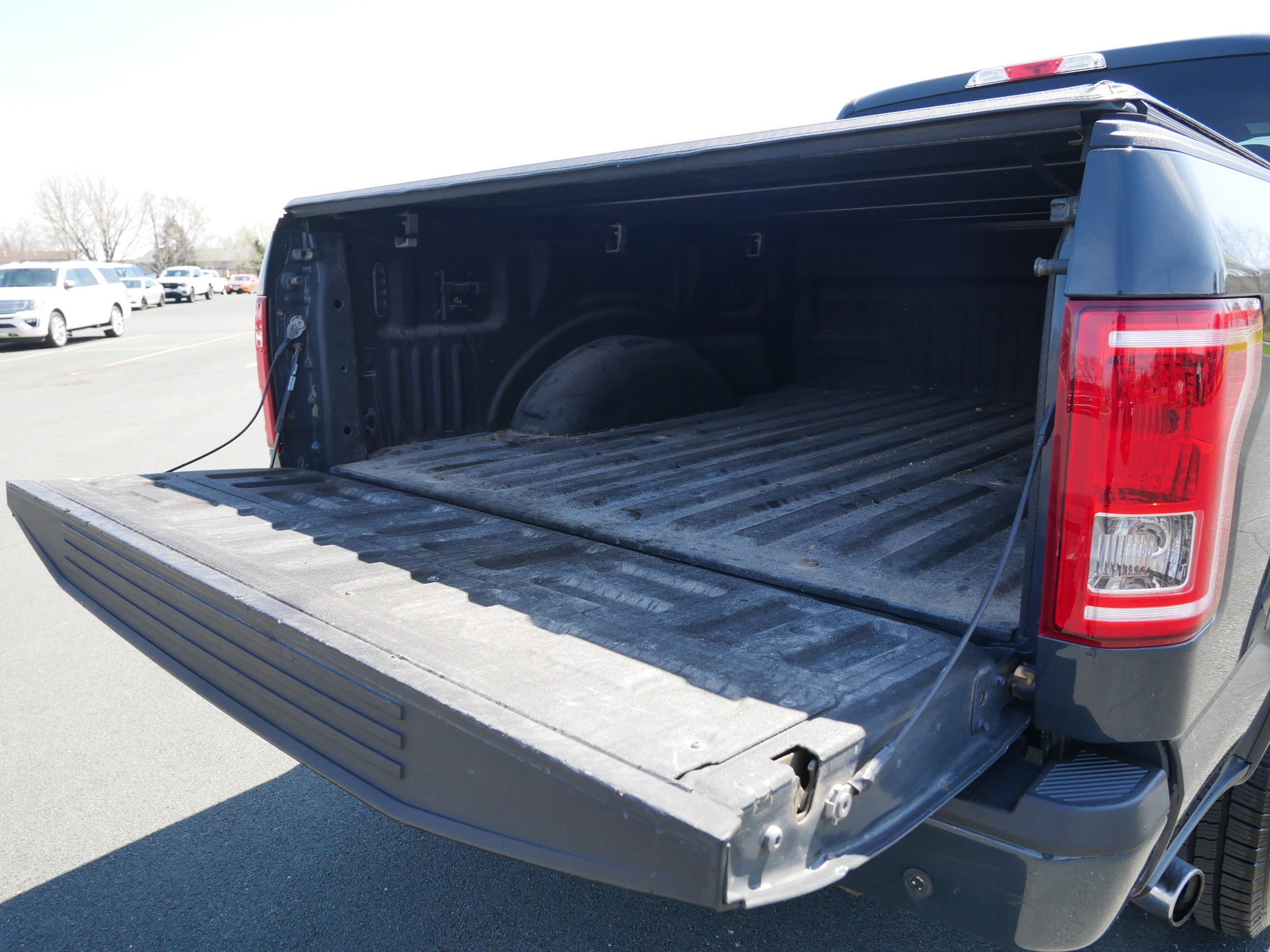 Used 2016 Gray Ford XLT image 12