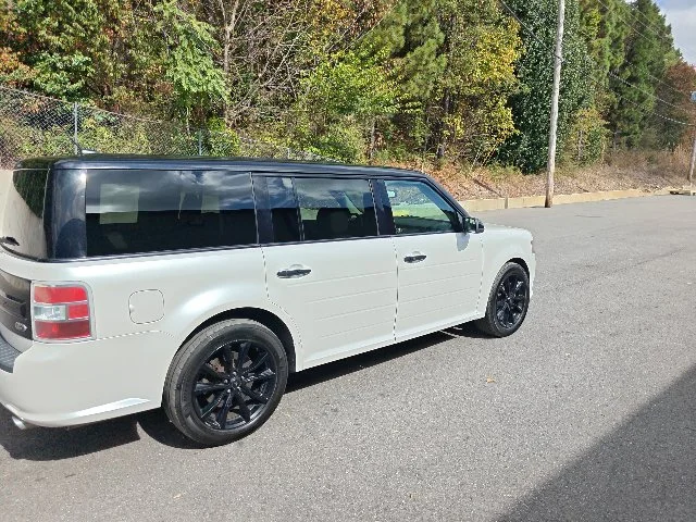 Used 2019 White Ford SEL image 3