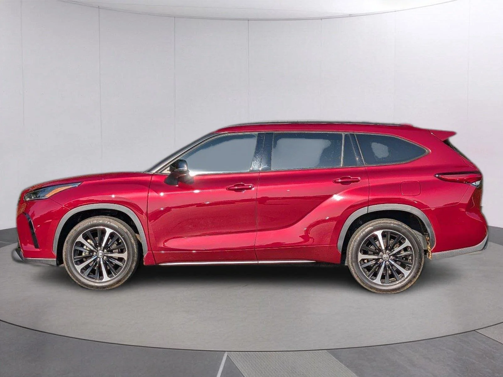 Used 2022 Ruby Flare Pearl Toyota XSE image 2