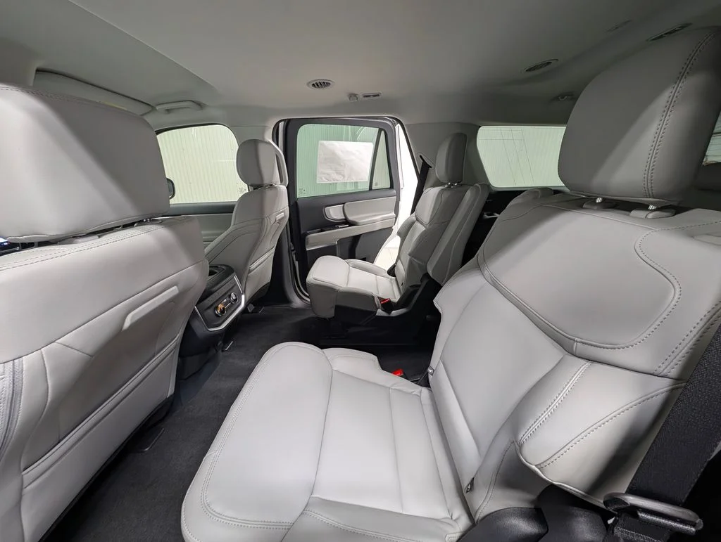 New 2027 Star White Metallic Tri-Coat Ford Active image 14