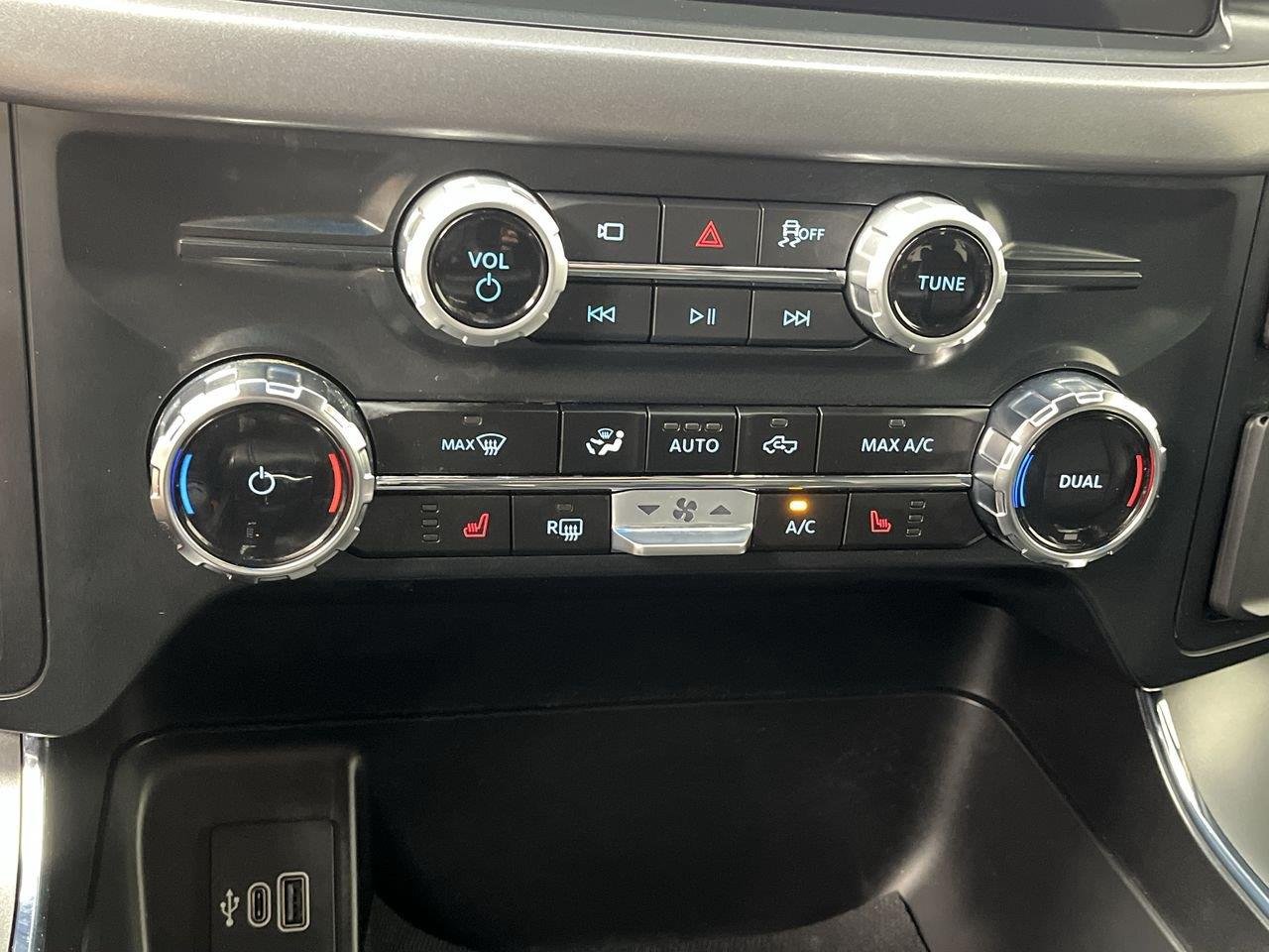 Used 2025 Iconic Silver Ford XLT image 22