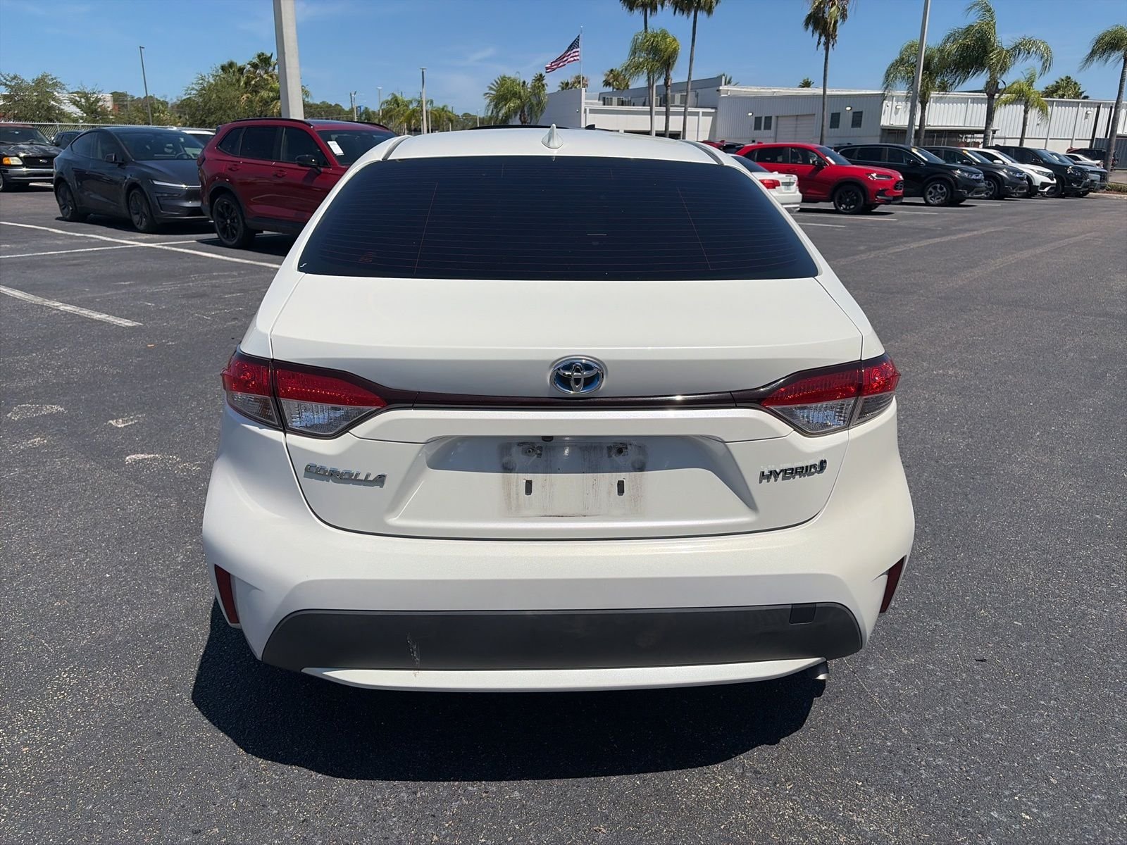 Used 2020 White Toyota LE image 6