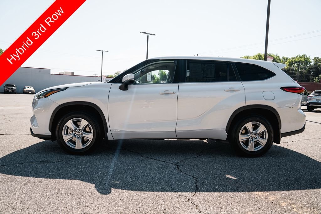 Used 2023 Wind Chill Pearl Toyota LE image 4