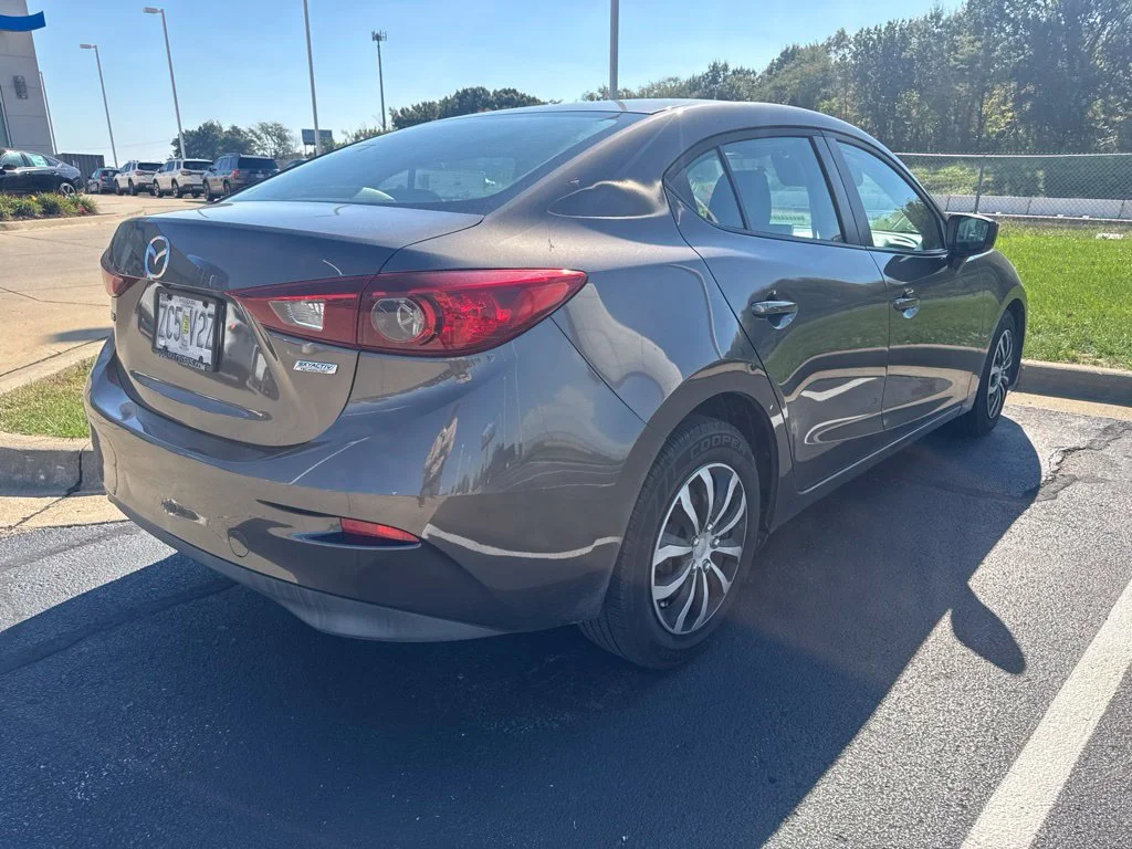 Used 2016 Silver Mazda i Sport image 3