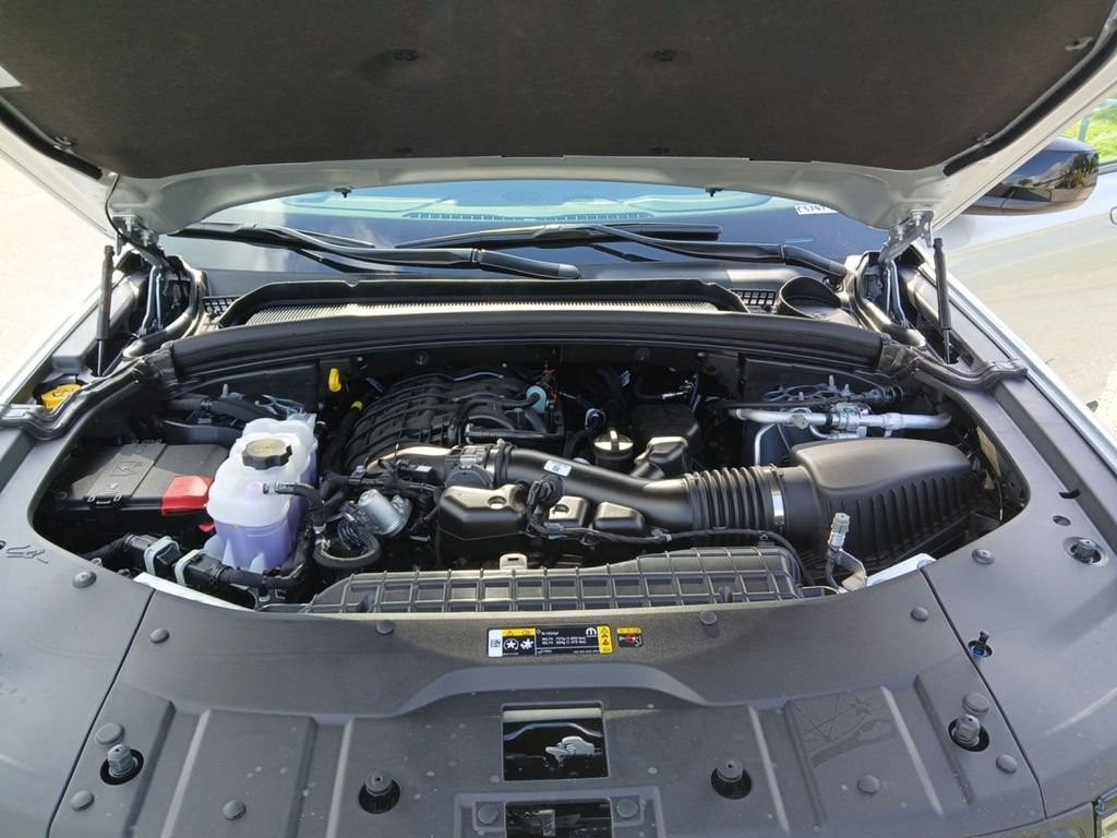 New 2026 Silver Zynith Exterior Paint Jeep Laredo image 20