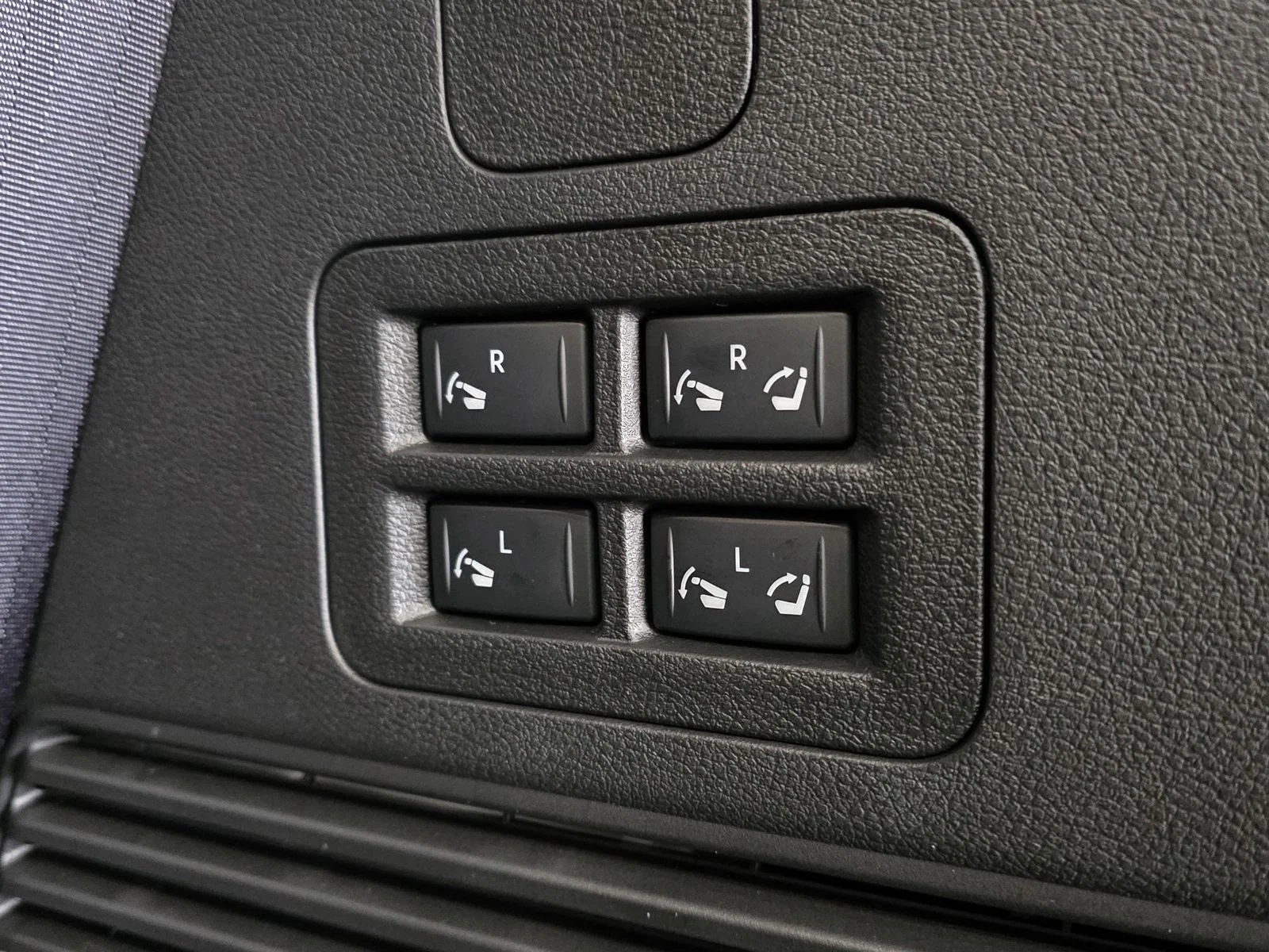 2025 Nissan Armada SL - Photo 23
