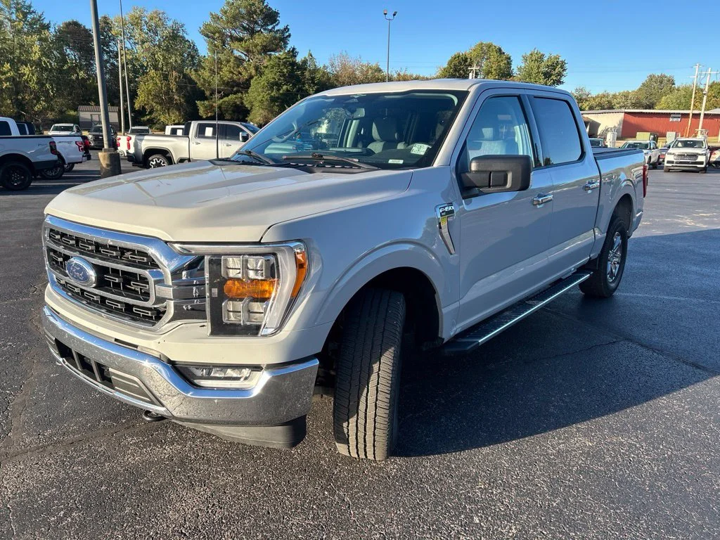 Used 2023 Avalanche Ford XLT image 3
