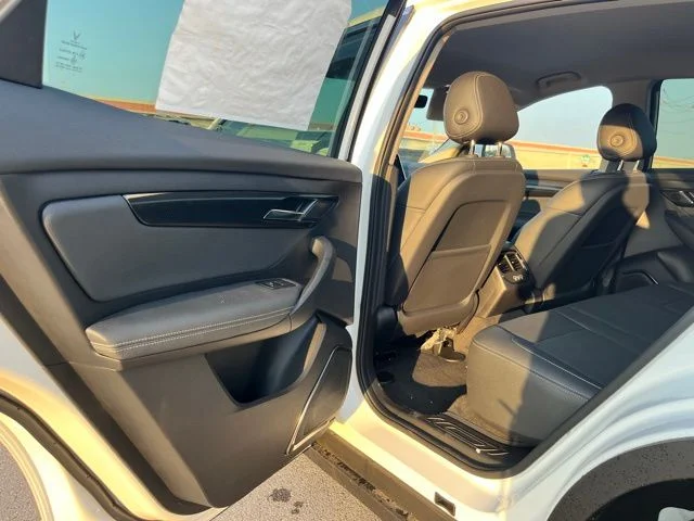 2025 VinFast VF 8 Eco - Photo 17