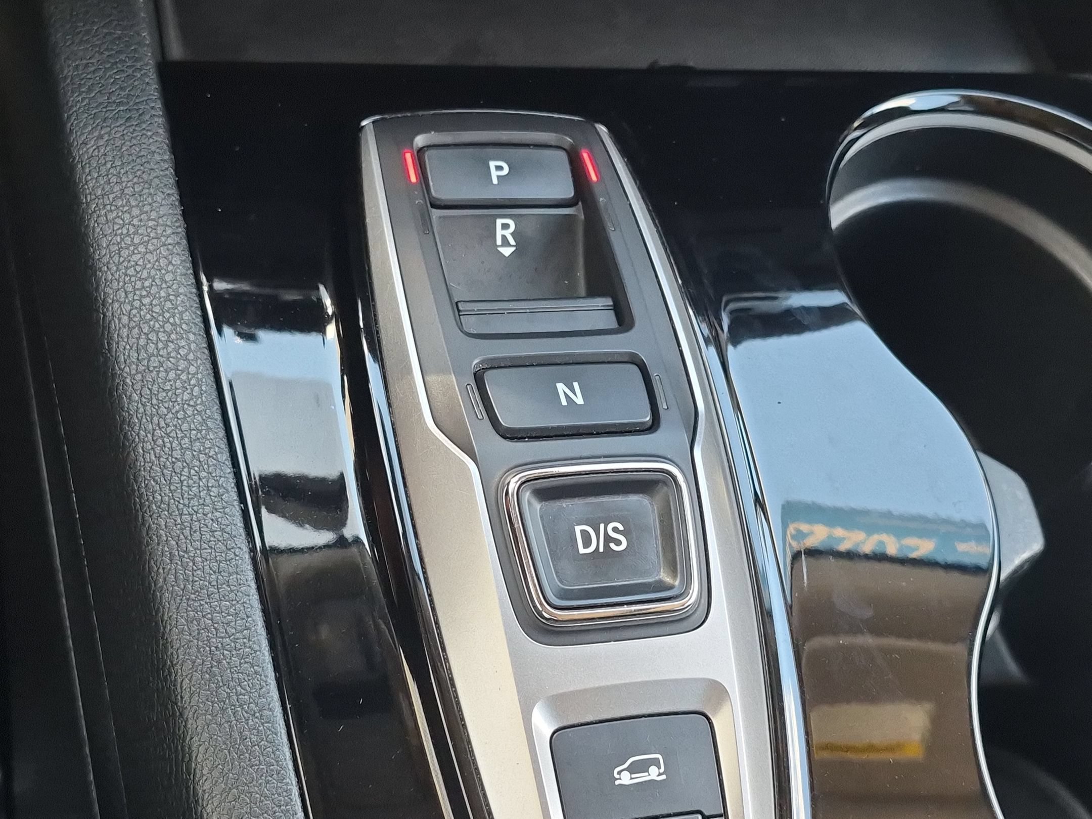 Used 2022 White Honda Touring 7-Passenger image 23