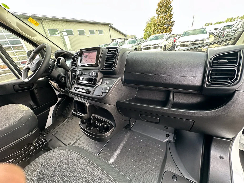 Used 2025 White Ram Base image 22