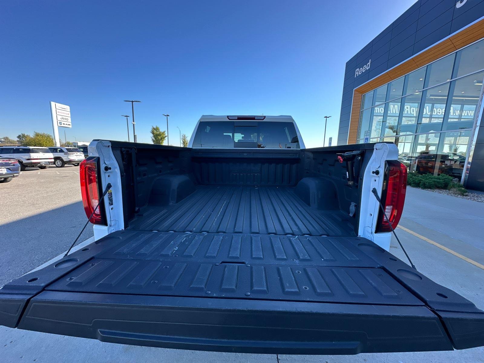 2024 Gmc Sierra 1500 SLT photo 4