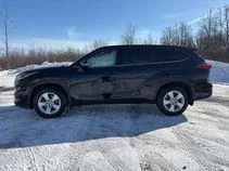 Used 2022 Midnight Black Metallic Toyota LE image 4