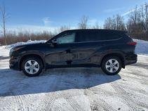Used 2022 Midnight Black Metallic Toyota LE image 4