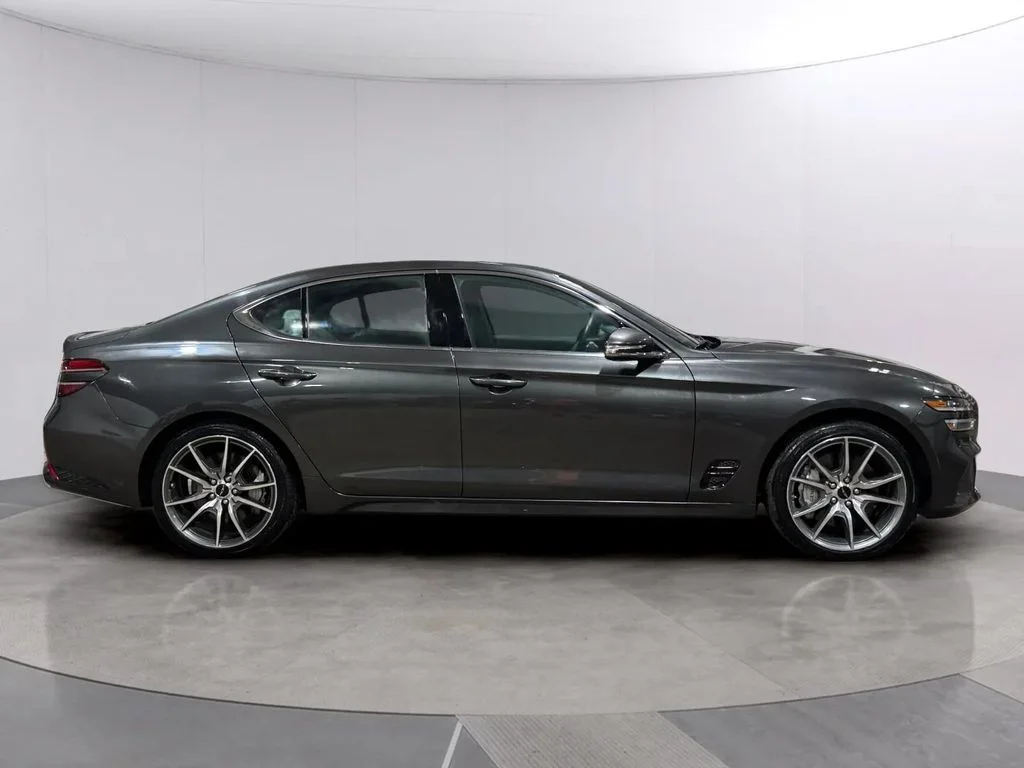 Used 2024 Makalu Gray Genesis 2.5T image 3