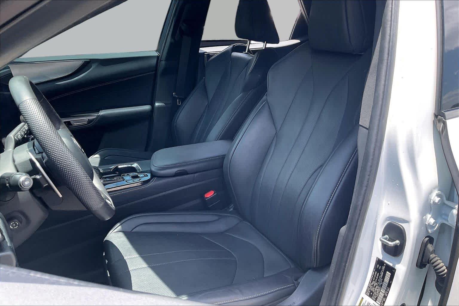 Used 2024 Ultra White Lexus F SPORT Handling image 7