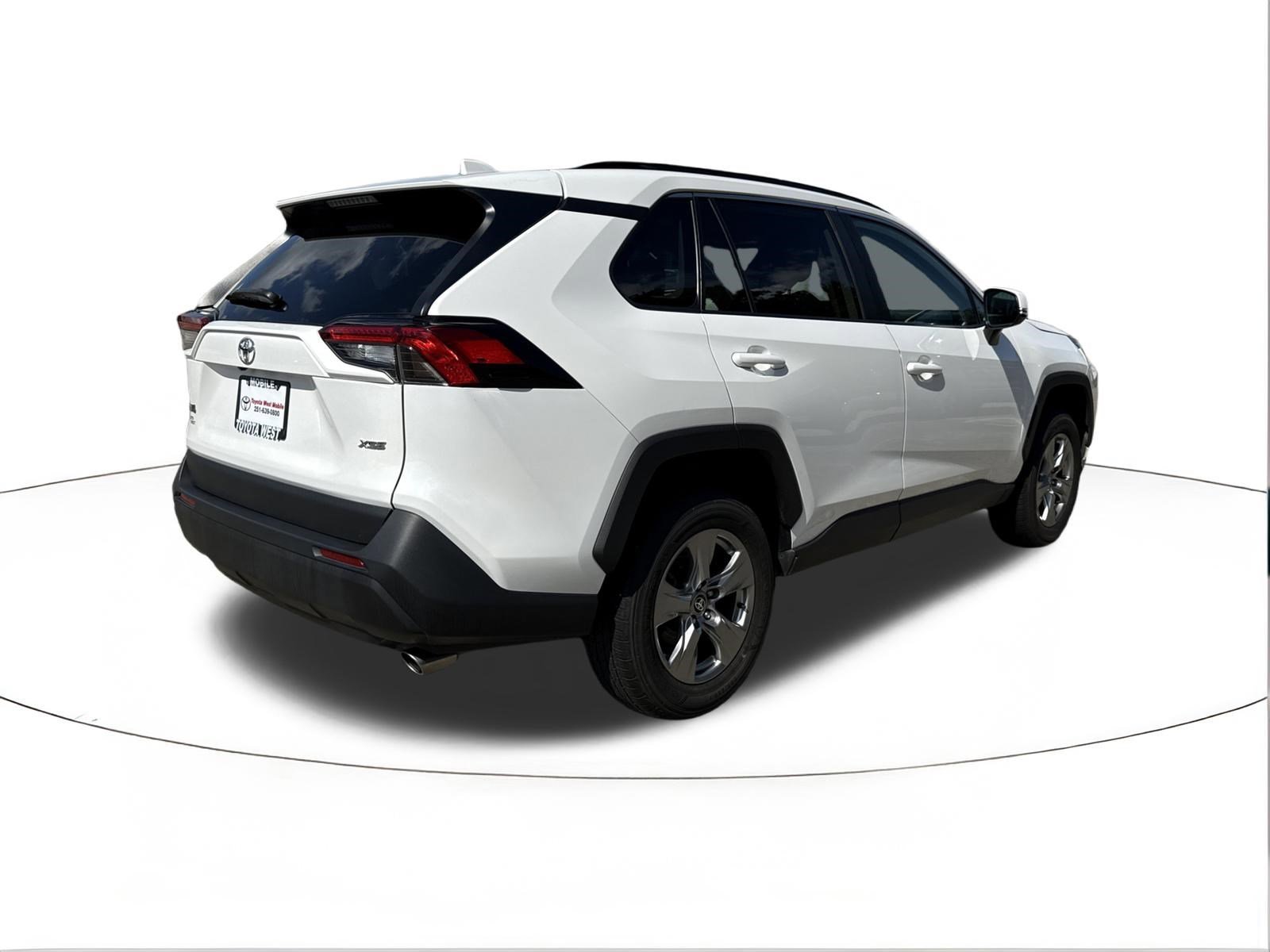Used 2024 Ice Cap Toyota XLE image 3