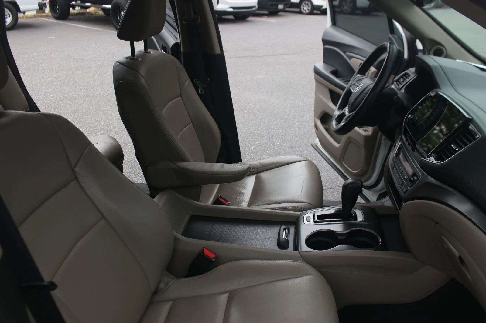 Used 2020 White Honda EX-L image 34