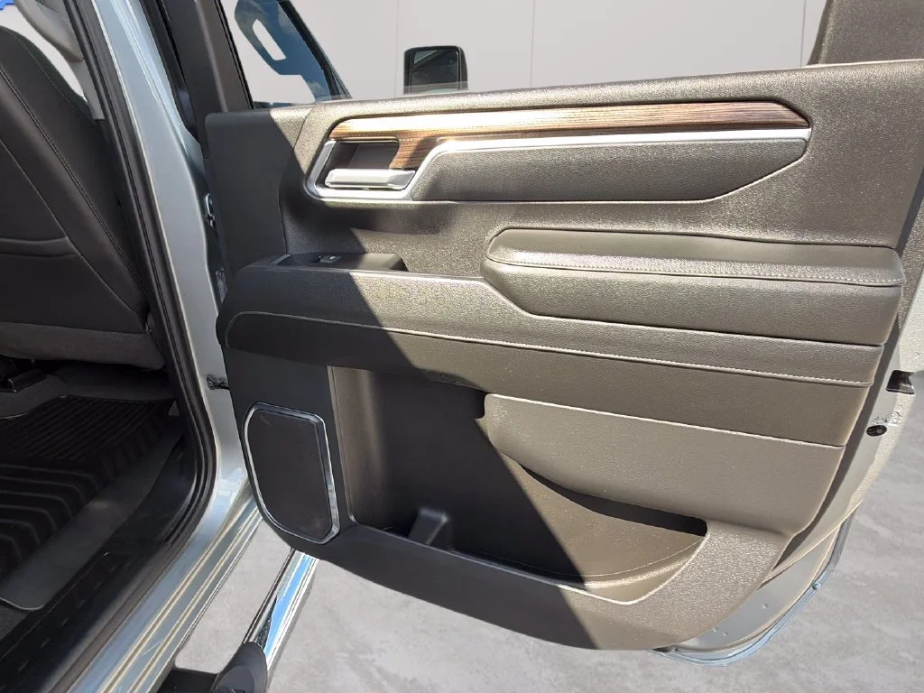 Used 2025 Sterling Gray Metallic Chevrolet LT image 34