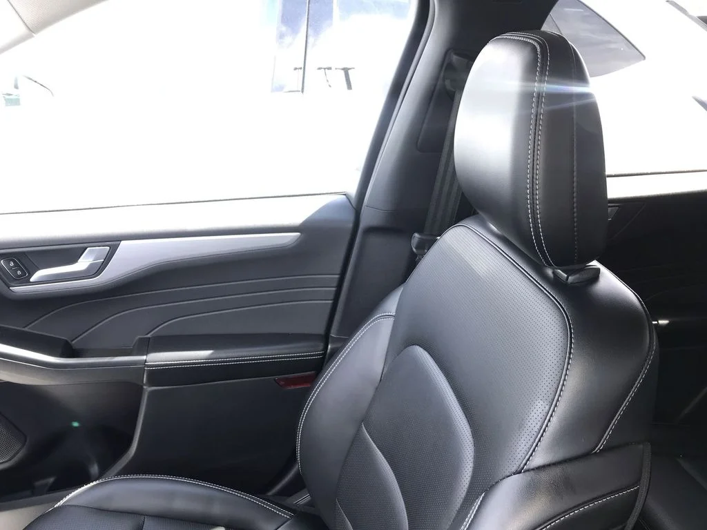 Used 2025  Ford Platinum image 23