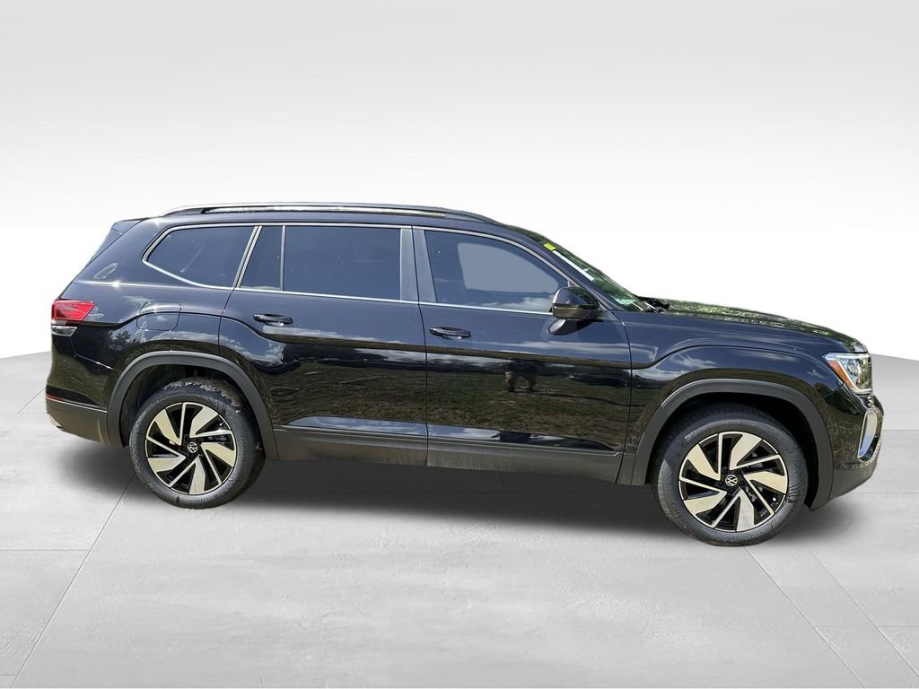 New 2026 Black Volkswagen 2.0T SE w/Technology image 4