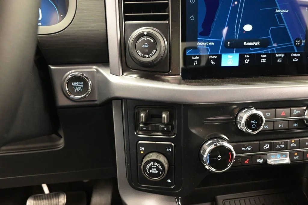 New 2026 Carbonized Gray Metallic Ford XLT image 18