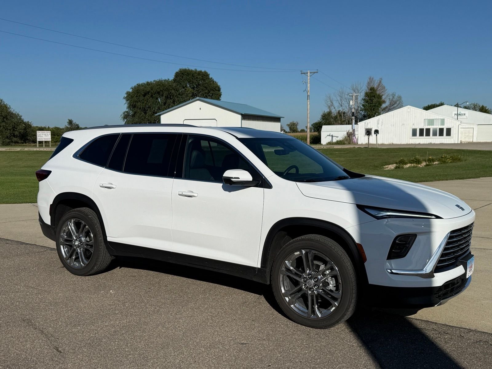 Used 2026 Summit White Buick Preferred image 10