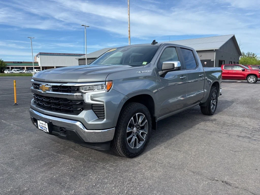 Used 2023 Gray Chevrolet LT image 3