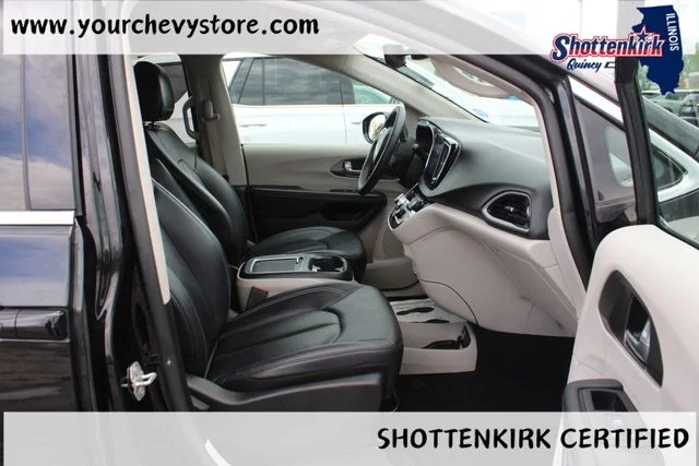 Used 2024 Black Chrysler Touring L image 12