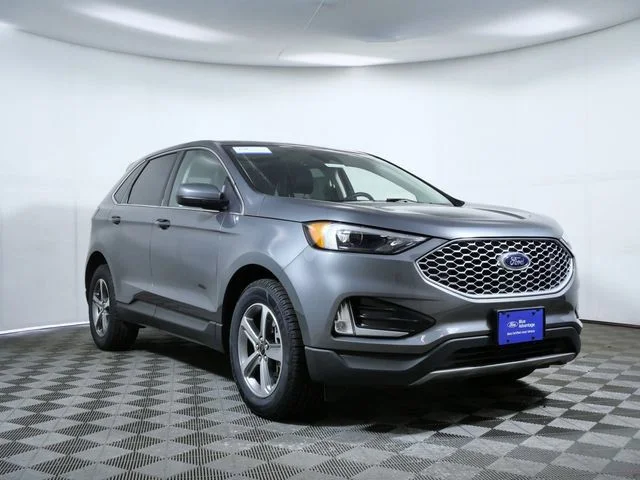 Used 2024 Gray Ford SEL image 1