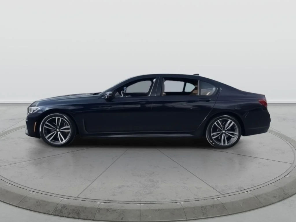 Used 2022 Black BMW 750i xDrive image 5