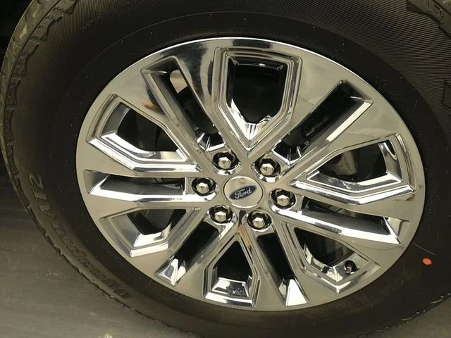 New 2026 Carbonized Gray Metallic Ford Lariat® image 9